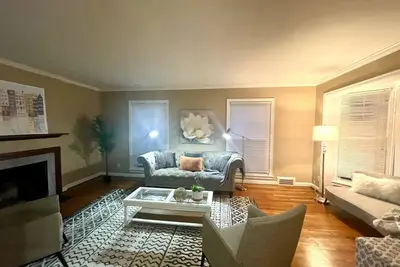 Image de Fully furnished accommodate 7+ people. Great location