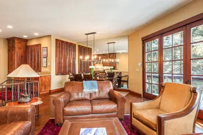 Image de 315 Park Avenue | Luxury Townhouse with River Views in Aspen