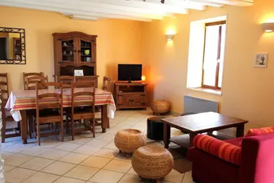Image de Découvrez le charme authentique d'une maison indépendante avec jardin, près de Montluçon!