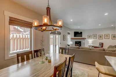 Image de New - Blue Bear Lodge - Prime location - Air Conditioning - WiFi - Fireplace