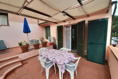 Image de Appartement de vacances 'Bilo La Pérgola' près de la plage avec terrasse et Wi-Fi.