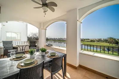 Image de Appartement \"Casa Verde\" avec vue sur les montagnes, piscine partagée et Wi-Fi.