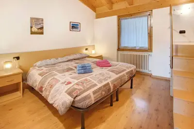 Image de Appartement \"Bucaneve\" avec vue sur les montagnes, terrasse privée et Wi-Fi.