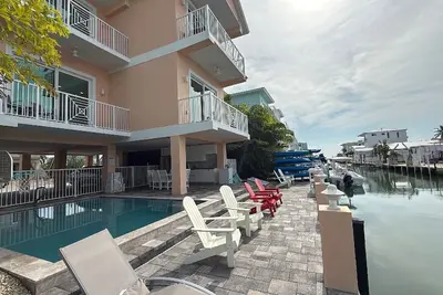 Image de Peach Paradise 4 Bedrooms 4. 5 Baths, Pool, Ocean View with Dock and Kayaks