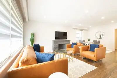 Image de 4 Bdrm/4 Bath Home with Spa Room by Yonge & Finch