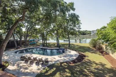 Image de Luxurious Waterfront Getaway, minutes from Folly Beach