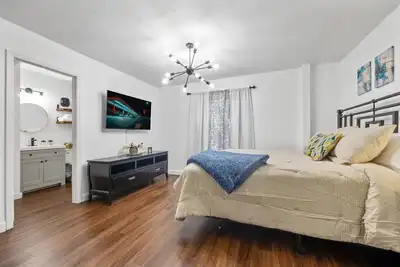 Image de Ivor’s Cottage - Cozy 2br -  Game Room - Backyard - Youth Sports Accommodations