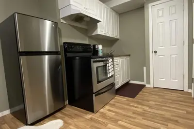 Image de Cozy & Private Guest Basement Suite in Tamarack