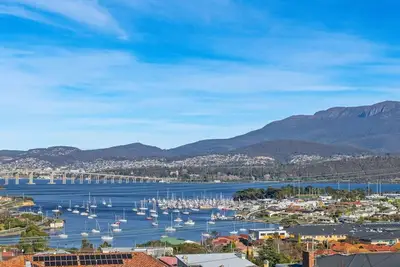 Image de City Lights Getaway 6km to the city! Sleeps 10.