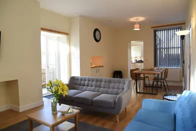 Image de Maison-Moderne-Salle de bain privée séparée-Vue sur la cour-Afonwy House