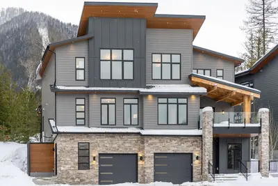 Image de Ski In/Out. Luxury. Private Hot Tub. Ev Charger.