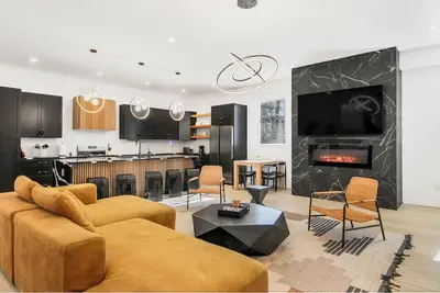 Image de Influencer Home near downtown with Hidden room