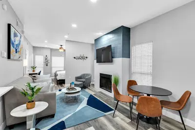 Image de Best of Oaklawn Mins to Uptown and Medical Center