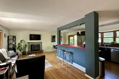 Image de Modern SoBo 3-Bd with Office, Views;  Near trails, dining, Cu and Chautauqua