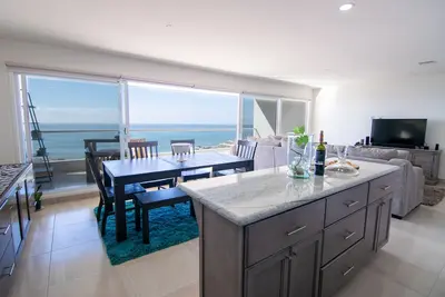 Image de 6th-Floor Oceanfront - Indoor Pools, Sauna, Beach