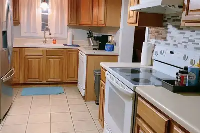 Image de Peaceful, Centrally Located Apartment - 5 min from St Simon Island