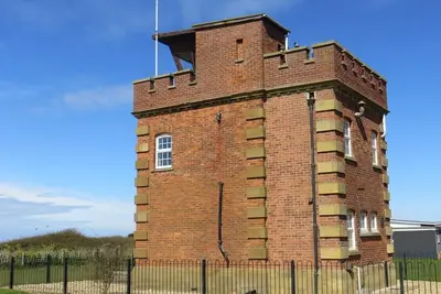 Image de Historic Lookout Tower with amazing sea views - 5 mins to the beach!