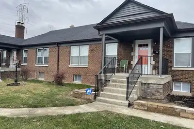 Image de Two Bedrooms Apartment close to downtown.