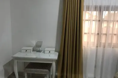 Image de Cozy 4 bedroom furnished apartment for family and business