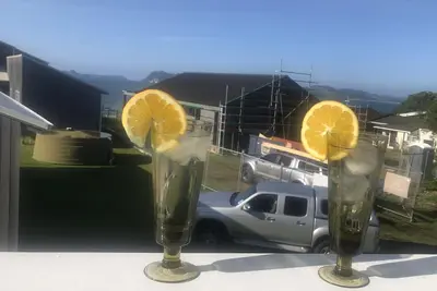 Image de Iconic 70's Kiwi Bach at Simpsons Beach