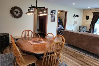 Image de Beautiful Remodeled Cozy Cabin in the Forest