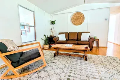 Image de Cozy basecamp minutes from waterfalls, hiking and climbing