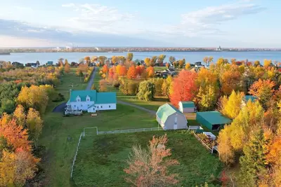 Image de Magnificent Ranch-style estate with Spa, game room. 10min from Trois-Rivieres