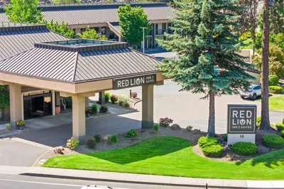 Image de Your Home Away From Home! 3 Convenient Units! Near Bend Municipal Airport!