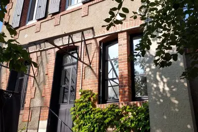 Image de Maison années 30 avec jardin, piscine, proximité Loire, 4 chambres, vélos, idéale familles/amis