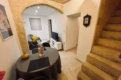 Image de Charming 200 year old cottage with yard
