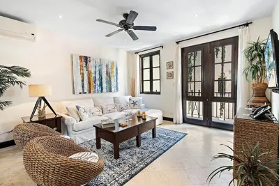 Image de Stylish Beach-Themed Condo with Two Bedrooms and Lovely Ocean Views