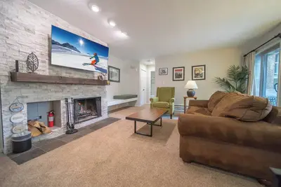 Peaceful w/Wood Burning Fireplace, Patio