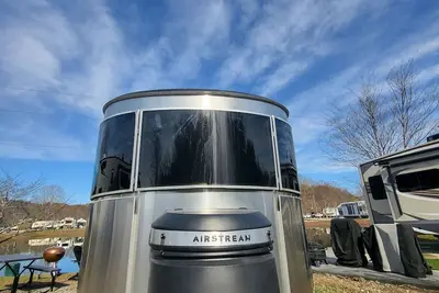 Image de Flamingo Ridge - Lakeside Airstream in Blue Ridge