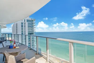 Image de Beachfront 3 Bedroom Condo with Cabanas and Pools