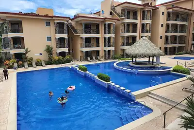 Image de Enjoy the beach view while sitting on the lanai