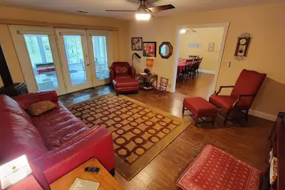 Image de Relax at this Private, Peaceful, Dog-Friendly Ecohouse in the Woods.