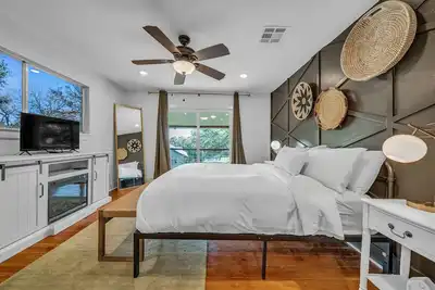 Image de Modern Lake House 2 Units, Pool, Lake 3Min, Pets