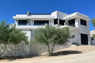 Image de Steps to private beach, stunning views, 3-story 4 bdr 4 bath Villa in La Ventana