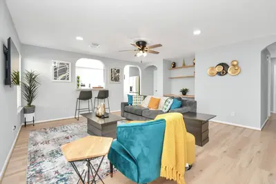 Image de 3bd Getaway With King Bed and Backyard