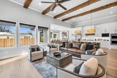 Image de Lux 5bd Stonefront Tulsa | Near Gathering Place