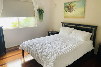 Image de Quiet Queenslander 600m from the beach!