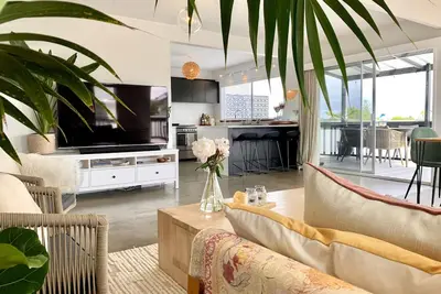 Image de Spacious 2br for Long-Term Stays w/Parking & Wi-Fi. 5mins to beach