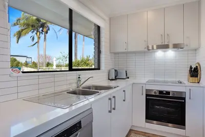 Image de Capri Apartments: 2 bedroom (We have 1 upstairs and one downstairs apartment)