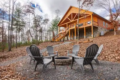 Image de Cozy log cabin with Lakefront and Private Dock