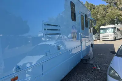 Image de Try out theRV experience! In the backyard!