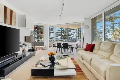 Image de Best Beachfront Location in Manly with Beach Views from every room
