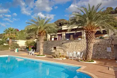 Image de Traditional stone villa with pool - 800m from the sea