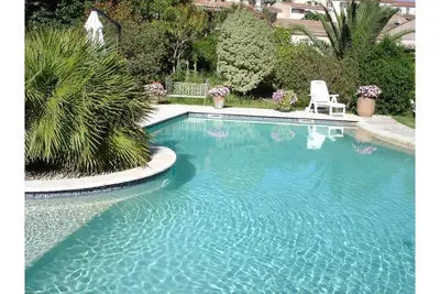 Image de Modern villa with swimming pool and private garden,