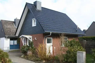 Image de Vacation home in a quiet location close to the beach with a small garden