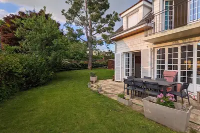 Image de Maison familiale avec jardin à côté de Versailles